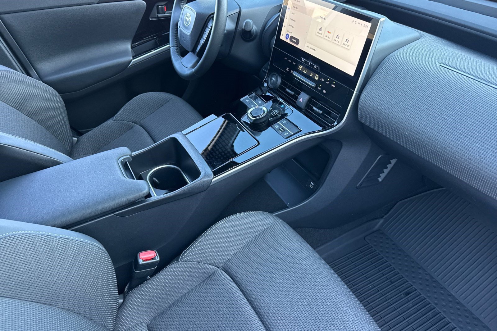Certified 2025 Toyota bZ4X AWD image 33