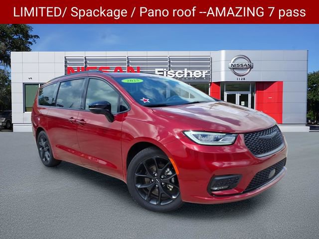 Used 2025 Chrysler Pacifica Limited FWD image 1