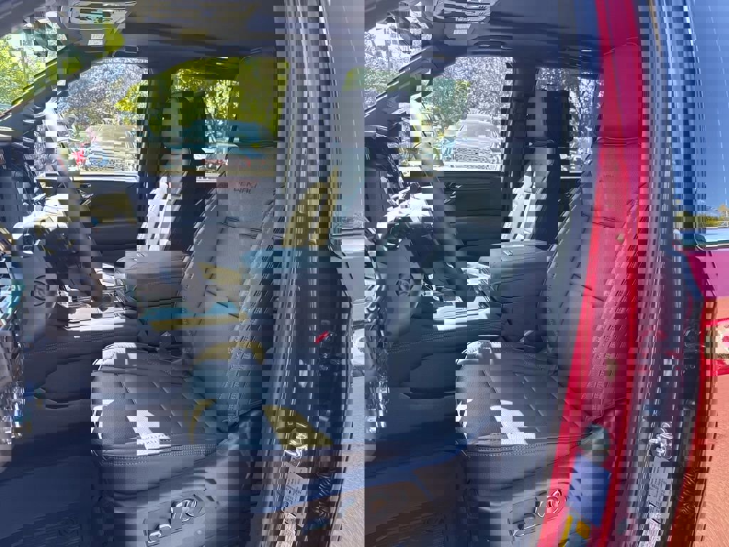 New 2025 GMC Yukon XL Denali w/ Denali Reserve Package image 10