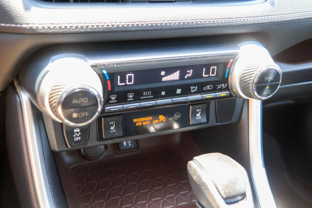 Used 2019 Toyota RAV4 Limited FWD image 17