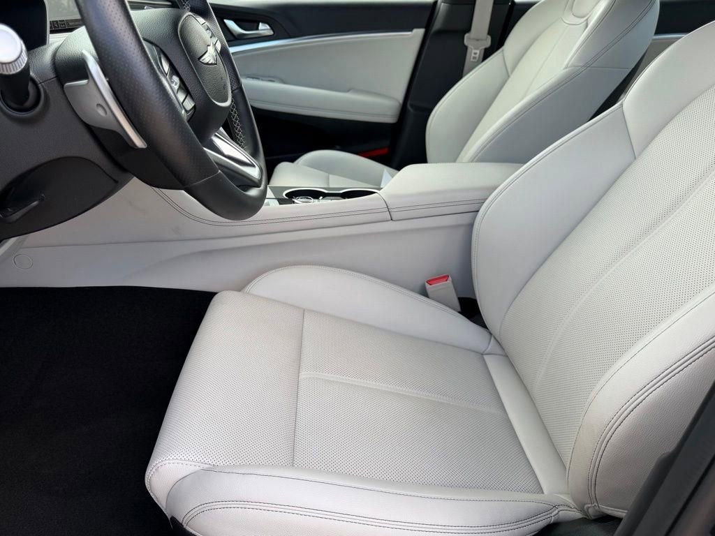Used 2025 Genesis G70 2.5T image 12