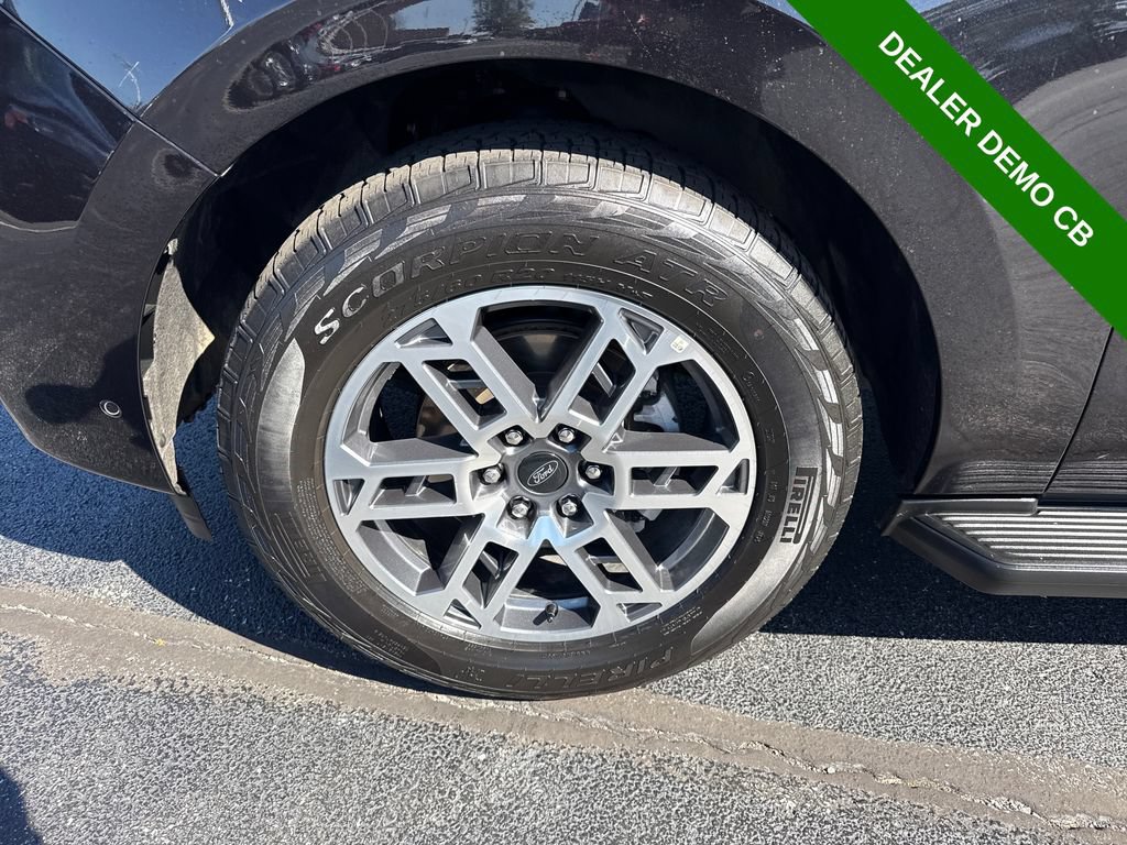 Used 2025 Ford Expedition Active AWD/4WD image 16