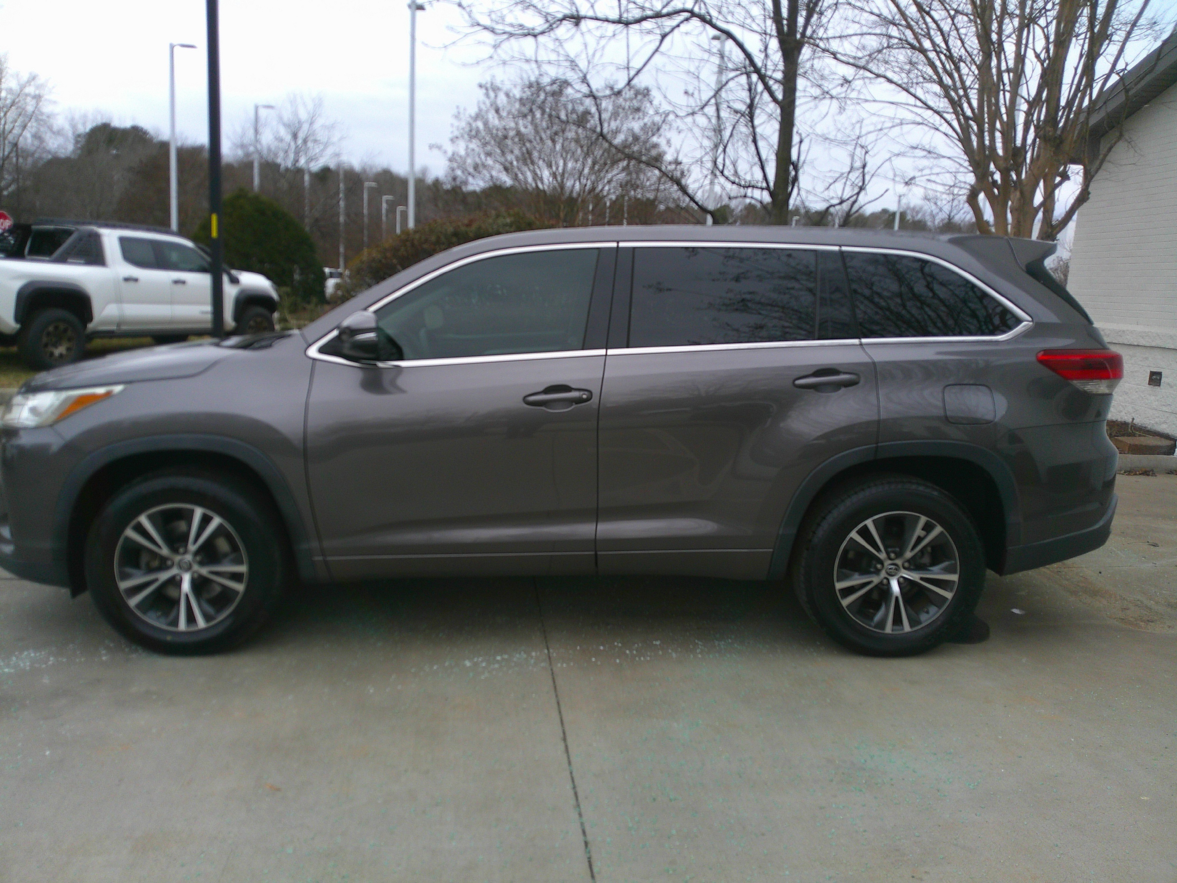 Used 2017 Toyota Highlander LE image 9