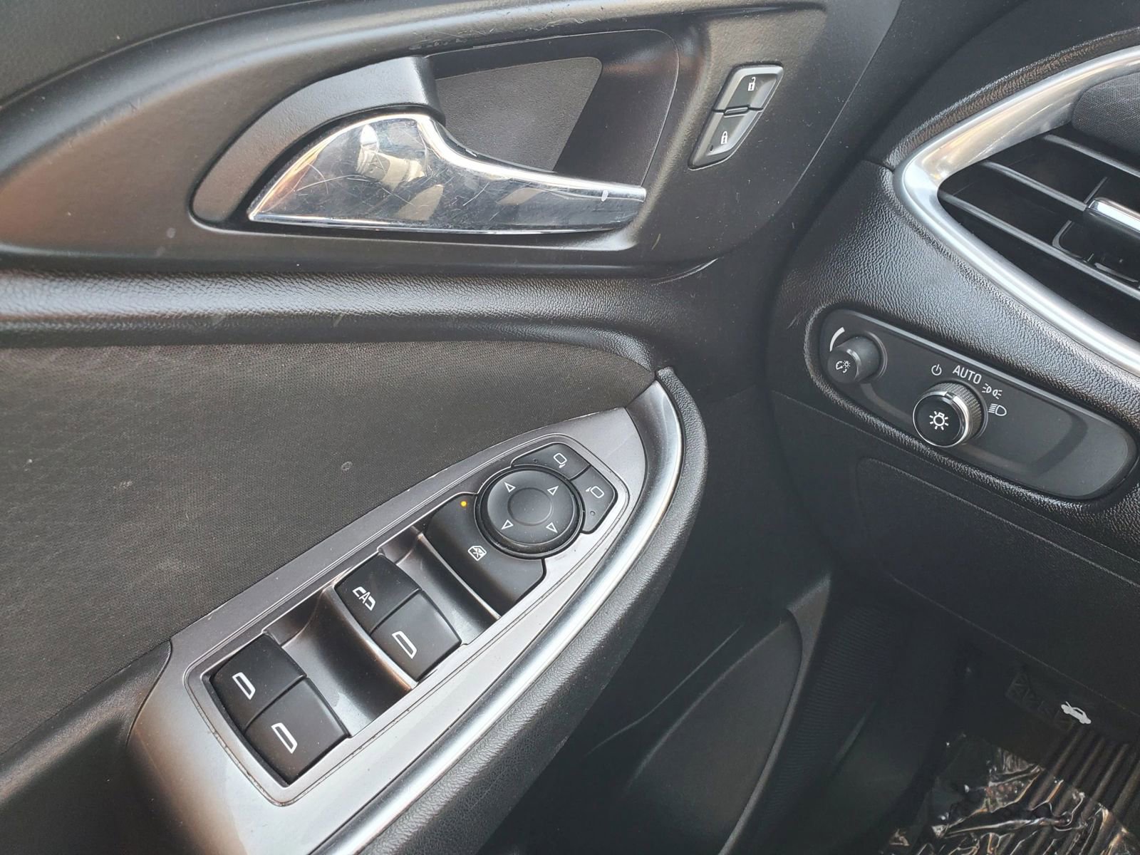 Used 2020 Chevrolet Malibu LT FWD image 18