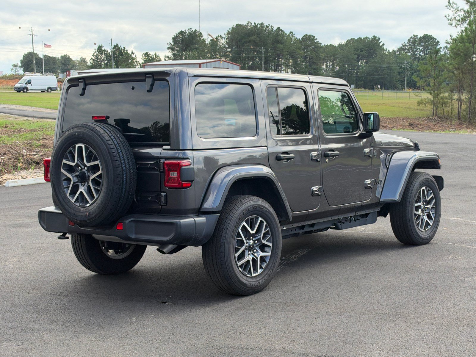Used 2026 Jeep Wrangler Unlimited Sahara AWD/4WD image 5