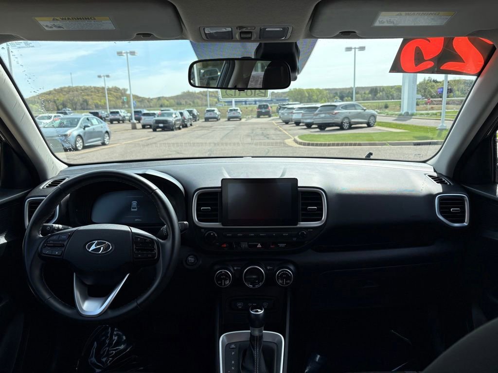 Used 2025 Hyundai Venue SEL FWD image 15