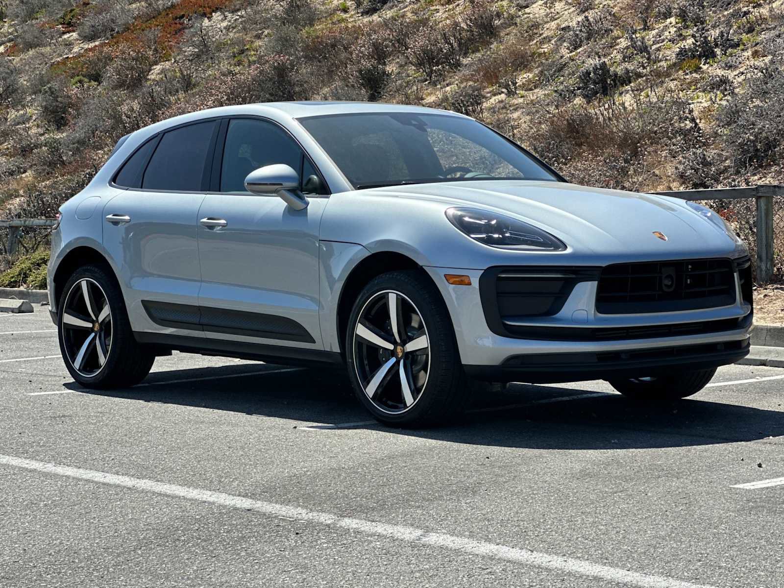 Certified 2024 Porsche Macan AWD/4WD image 10