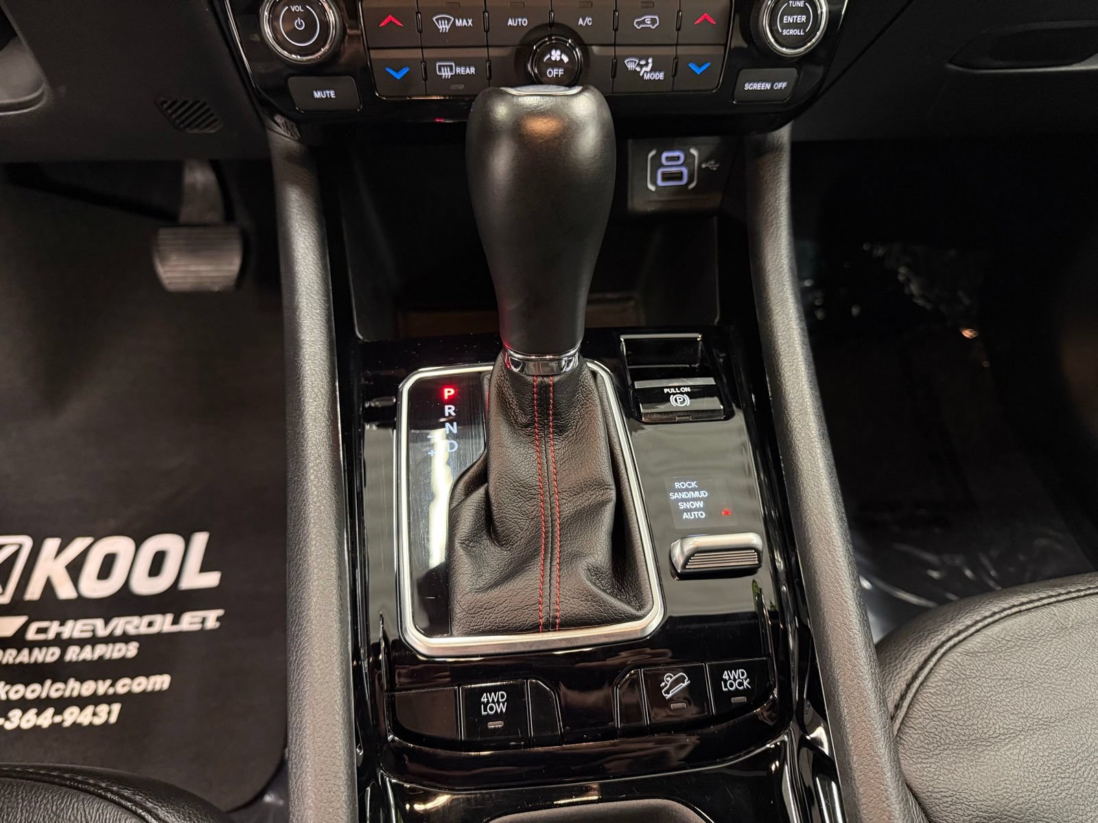 Used 2025 Jeep Compass Trailhawk AWD/4WD image 15
