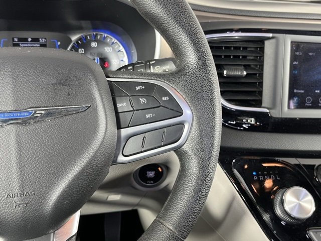 Used 2020 Chrysler Voyager L image 15