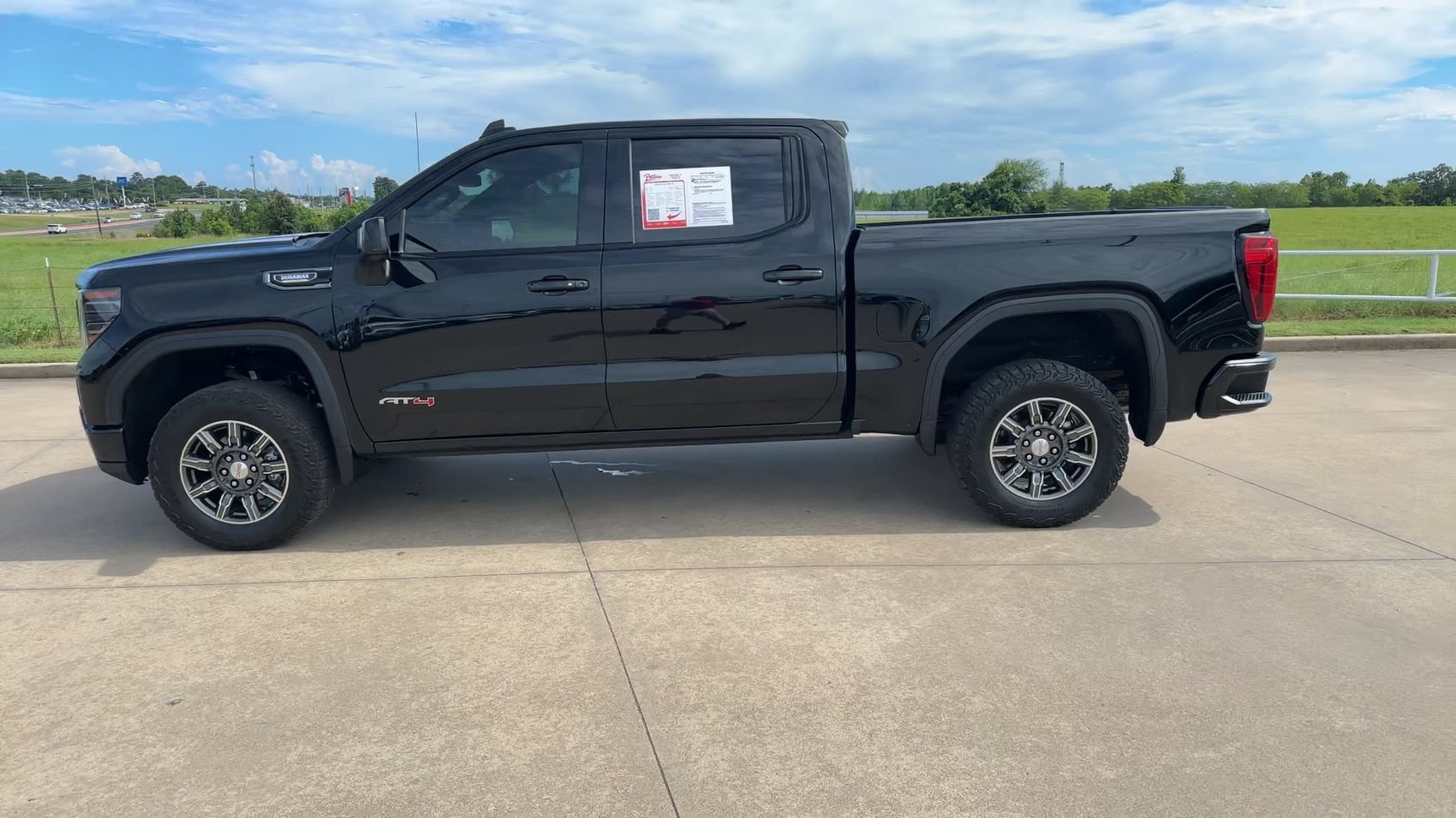 Used 2024 GMC Sierra 1500 AT4 w/ AT4 Preferred Package AWD/4WD image 6