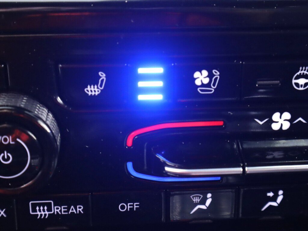 Used 2025 Jeep Grand Cherokee Limited w/ Luxury Tech Group II RWD image 23