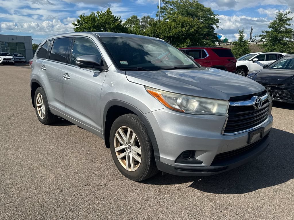 Used 2016 Toyota Highlander LE AWD/4WD image 12
