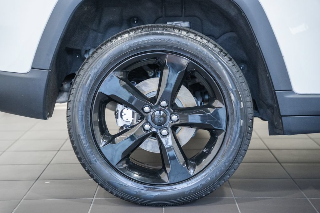 Certified 2023 Jeep Grand Cherokee Limited w/ Black Appearance Package AWD/4WD image 19