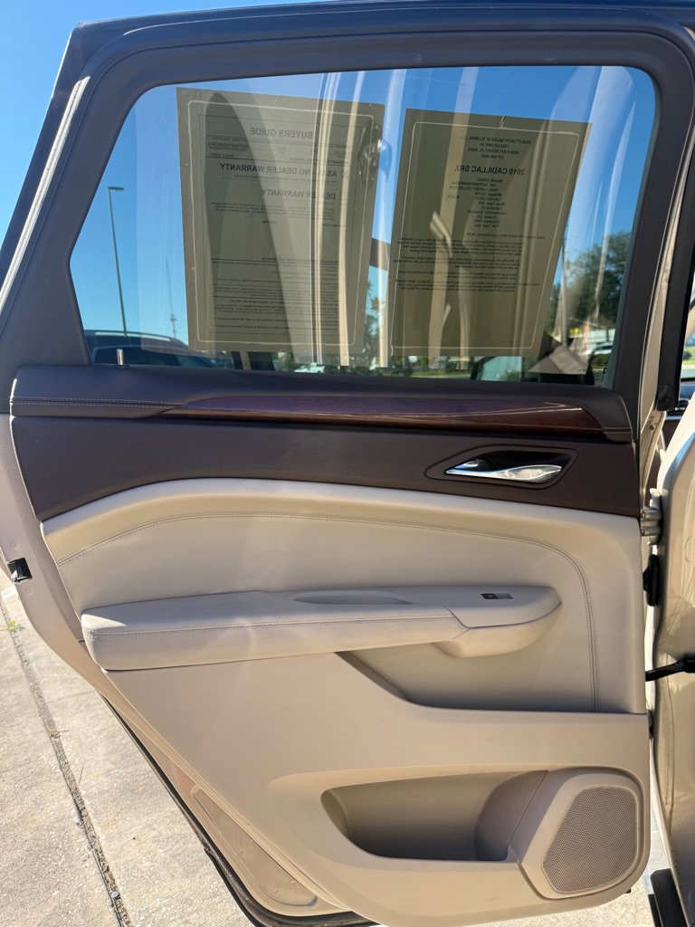 Used 2010 Cadillac SRX Luxury image 9