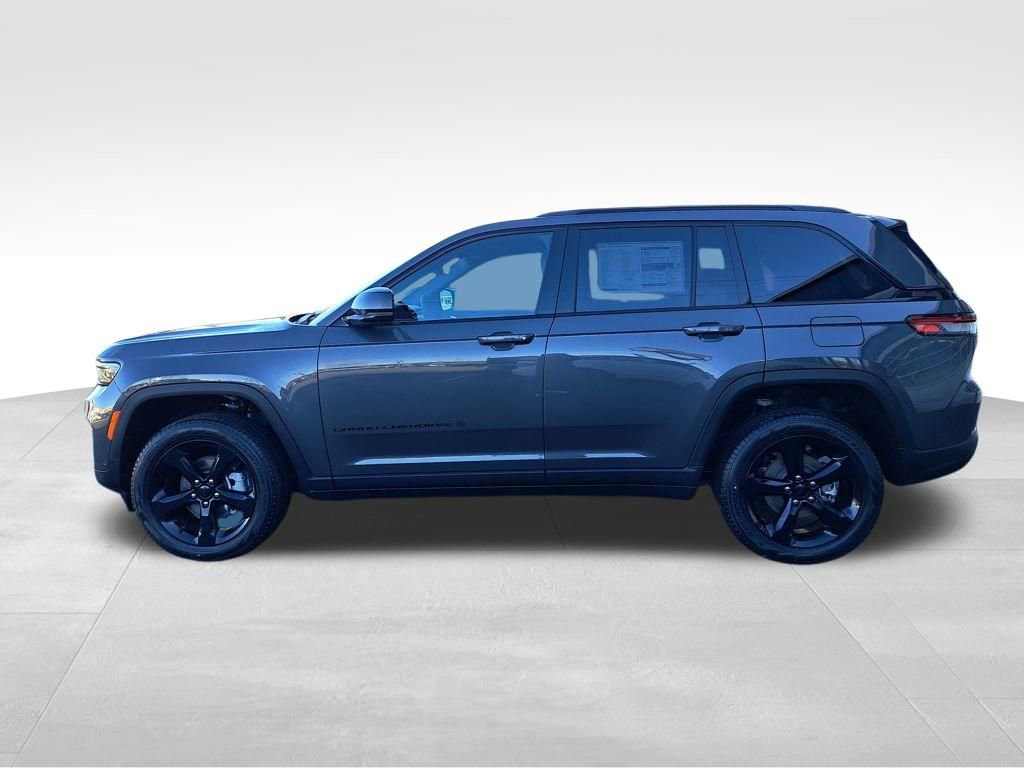 New 2025 Jeep Grand Cherokee Limited w/ Luxury Tech Group II AWD/4WD image 2