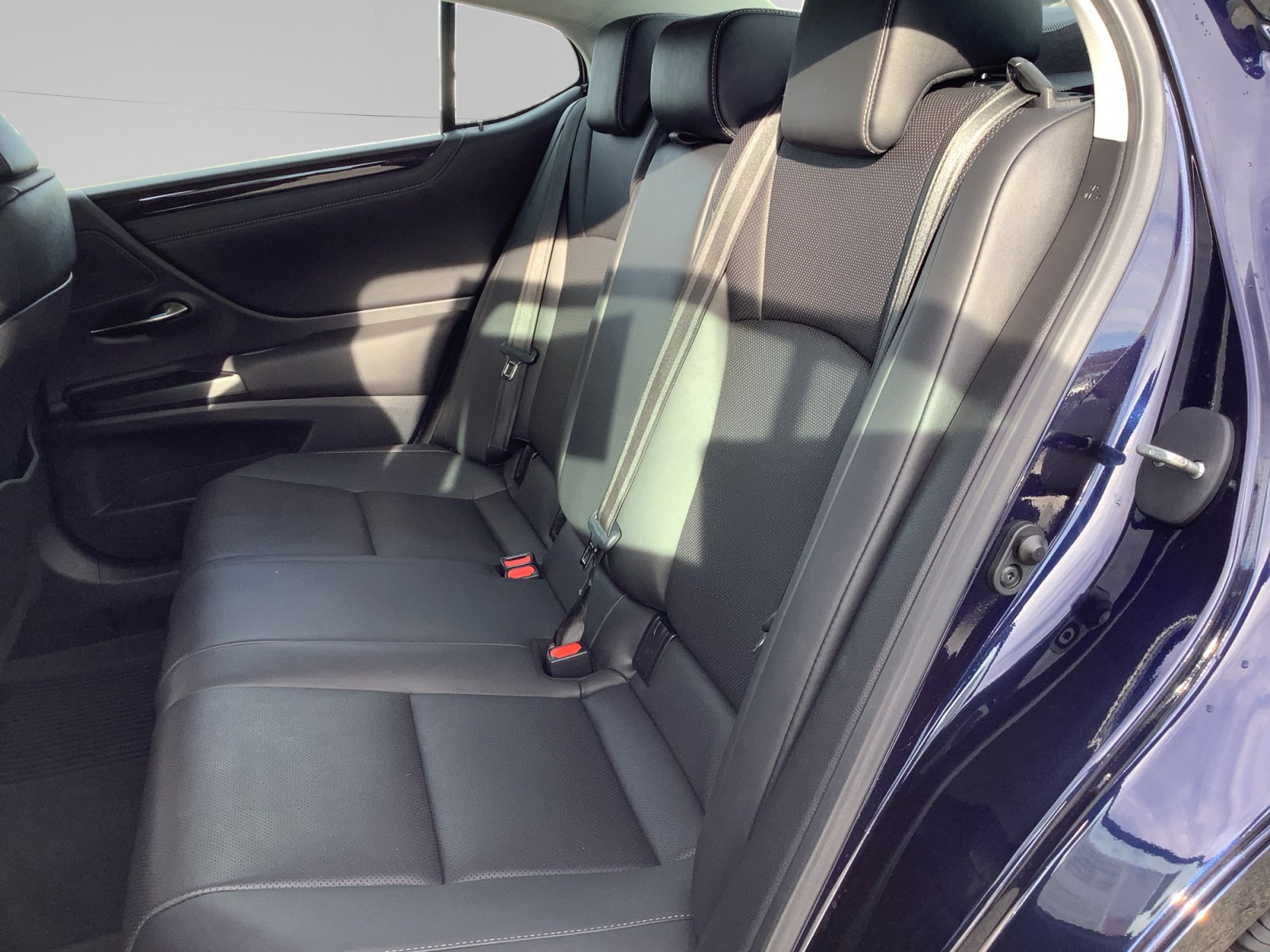 Used 2020 Lexus ES 300h w/ Premium Package image 13