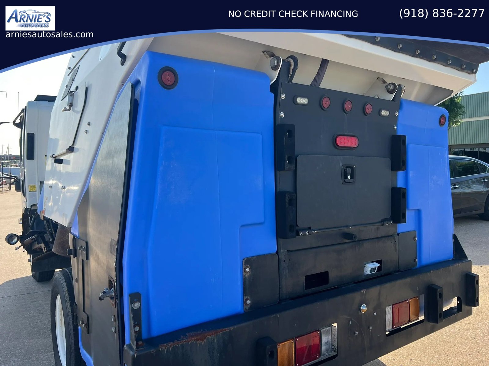 Used 2016 Isuzu NPR RWD image 8