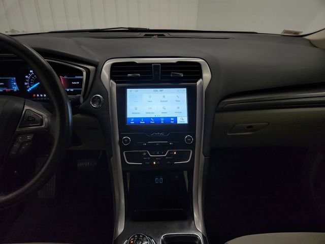 Used 2020 Ford Fusion SE FWD image 23
