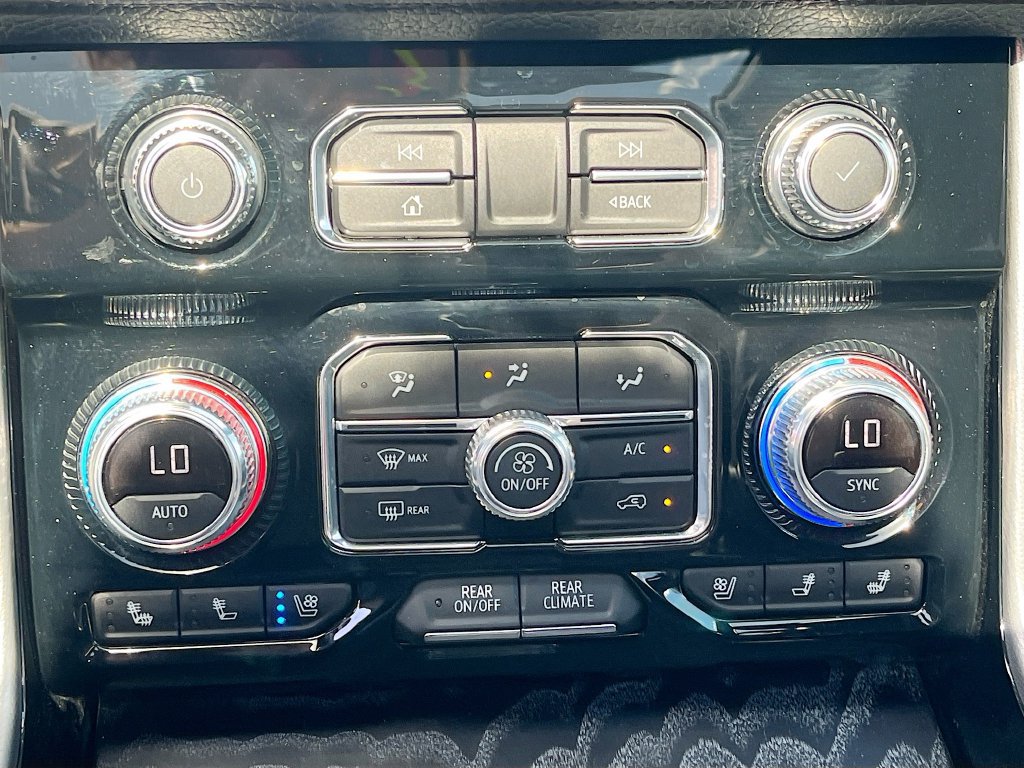 Used 2024 GMC Yukon XL Denali AWD/4WD image 16