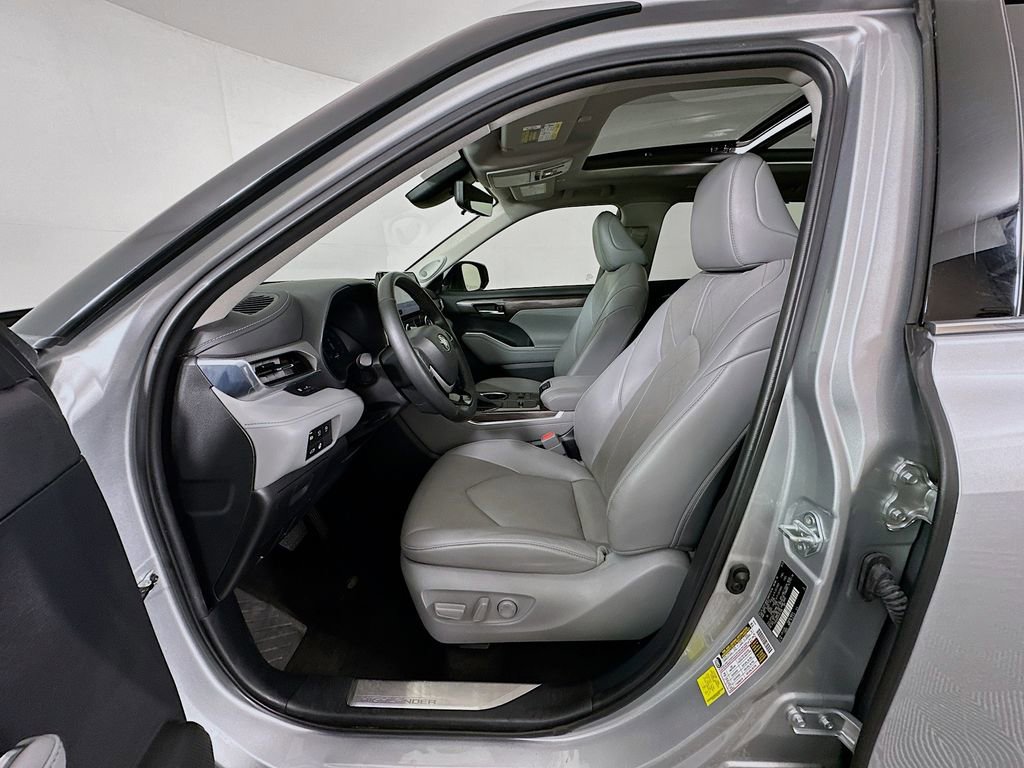 Used 2023 Toyota Highlander Platinum image 21