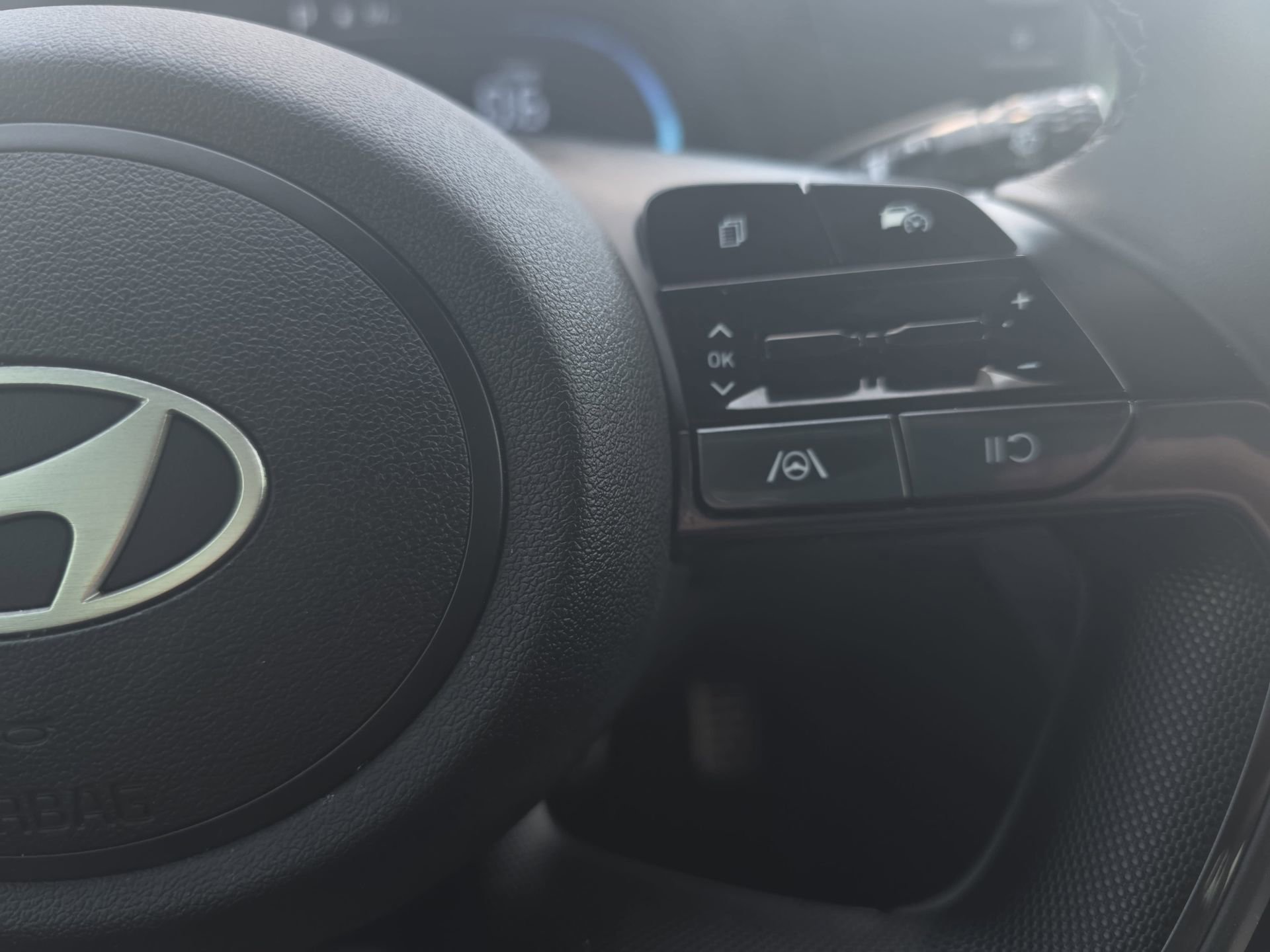 Used 2025 Hyundai Elantra Sport FWD image 17