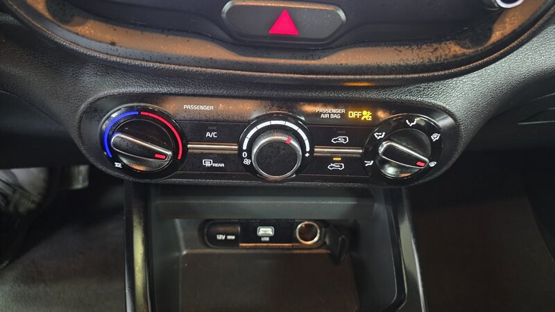 Used 2023 Kia Soul LX w/ LX Technology Package FWD image 17