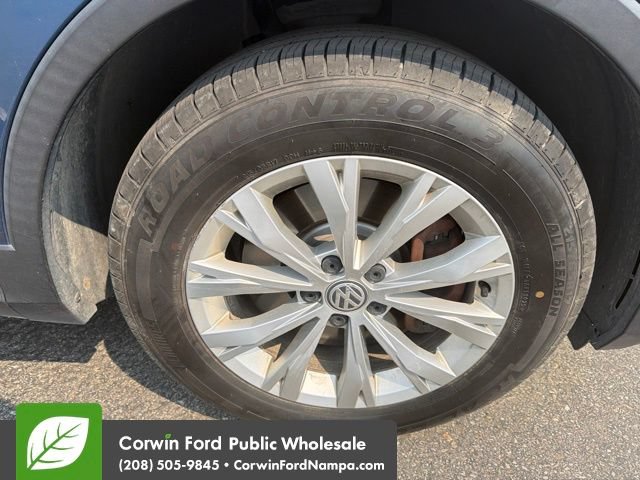 Used 2018 Volkswagen Tiguan S w/ 3rd Row Seat Package AWD/4WD image 9