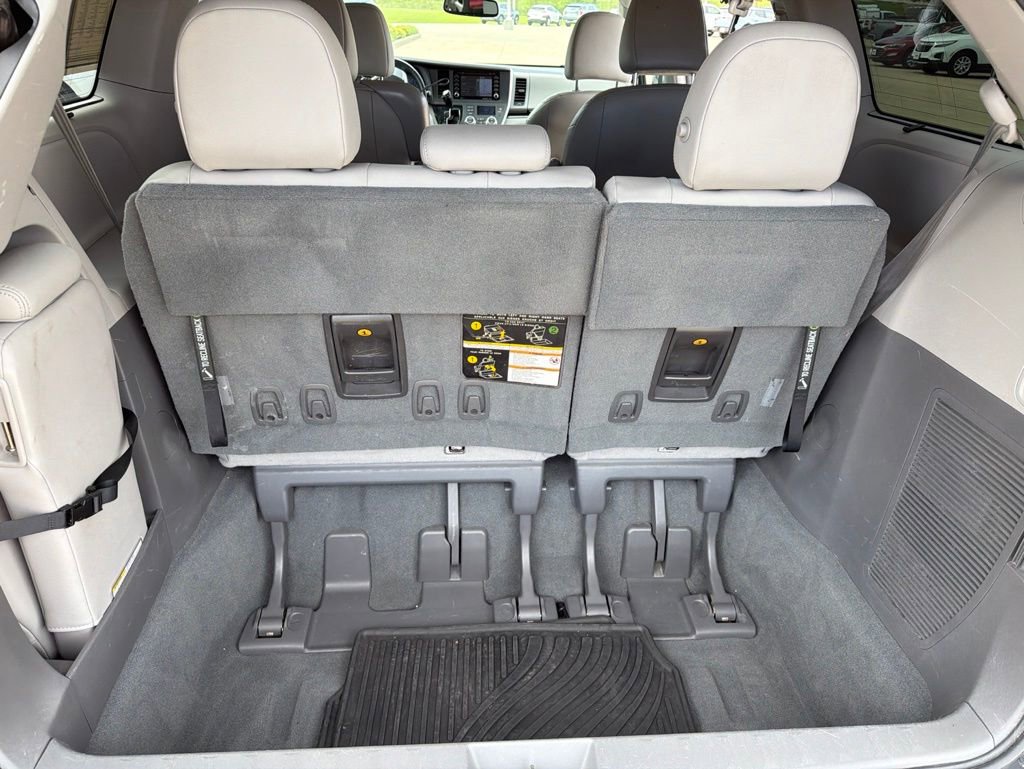 Used 2019 Toyota Sienna XLE w/ XLE Navigation Package FWD image 25