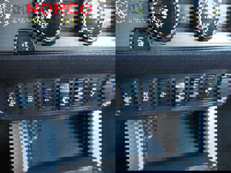 Used 2018 Toyota Tacoma TRD Sport w/ Technology Package image 26