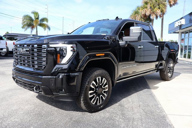 Used 2025 GMC Sierra 3500 Denali Ultimate image 4