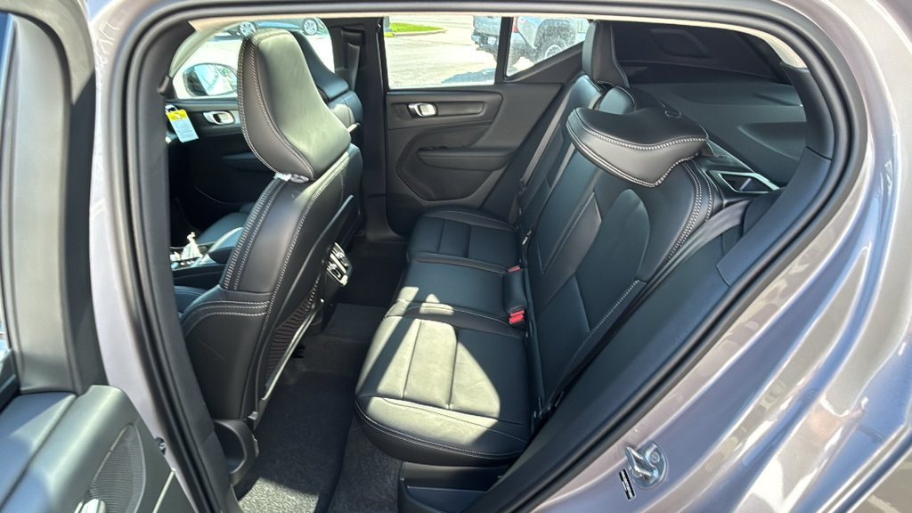 New 2026 Volvo XC40 B5 Plus w/ Protection Package Premier AWD/4WD image 10