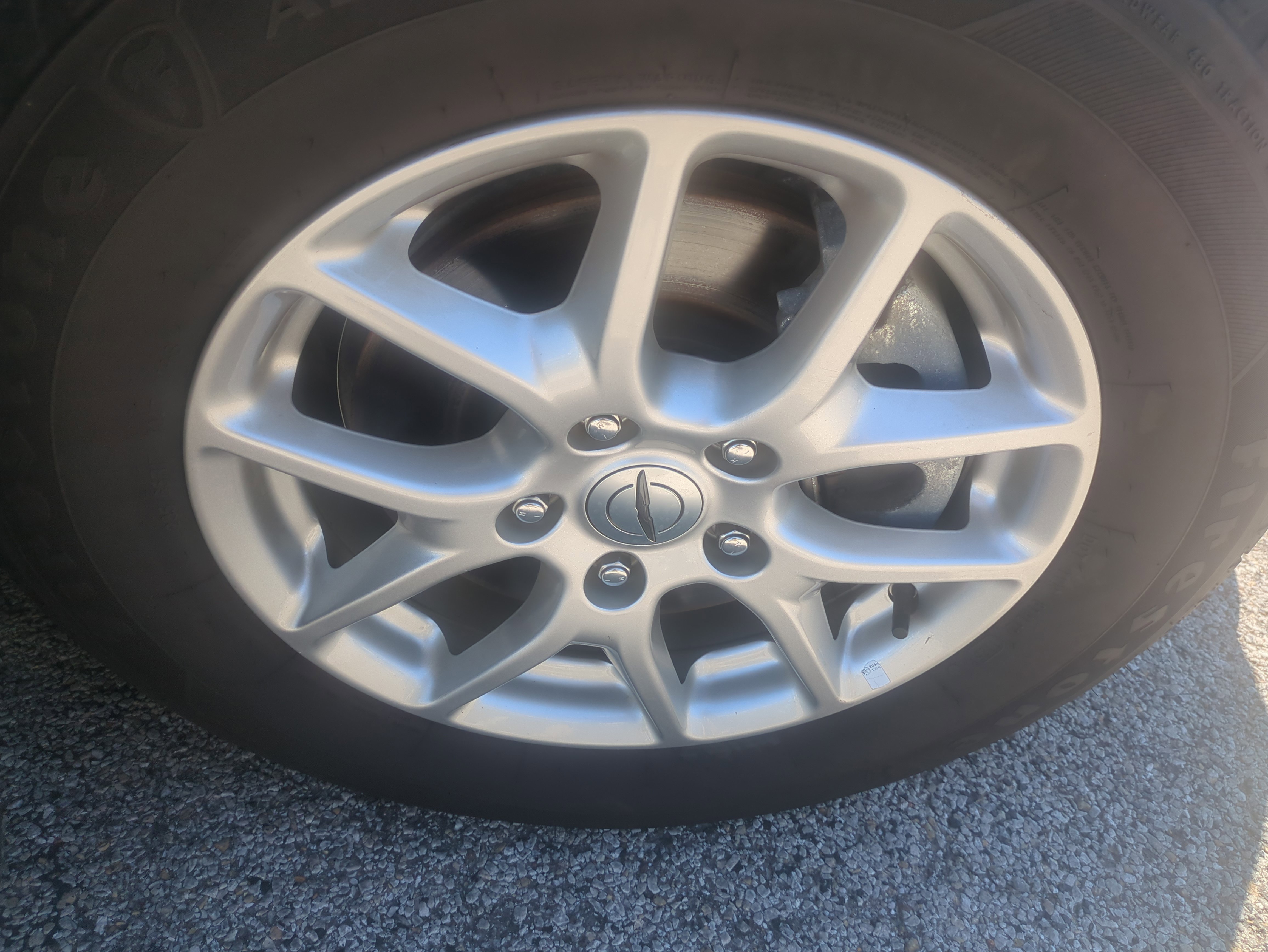 Used 2024 Chrysler Pacifica Touring-L FWD image 5