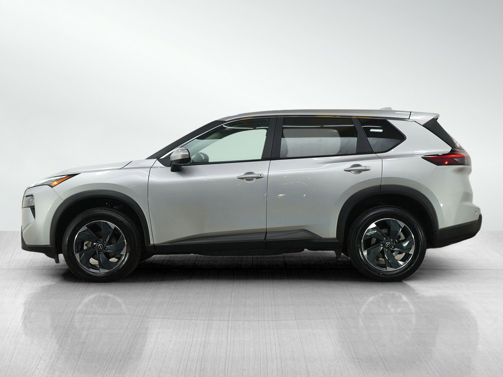 Used 2025 Nissan Rogue SV image 2