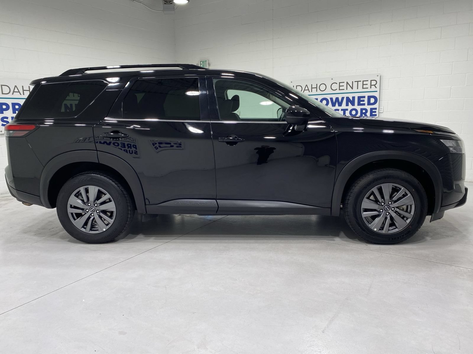 Used 2025 Nissan Pathfinder SV AWD/4WD image 9