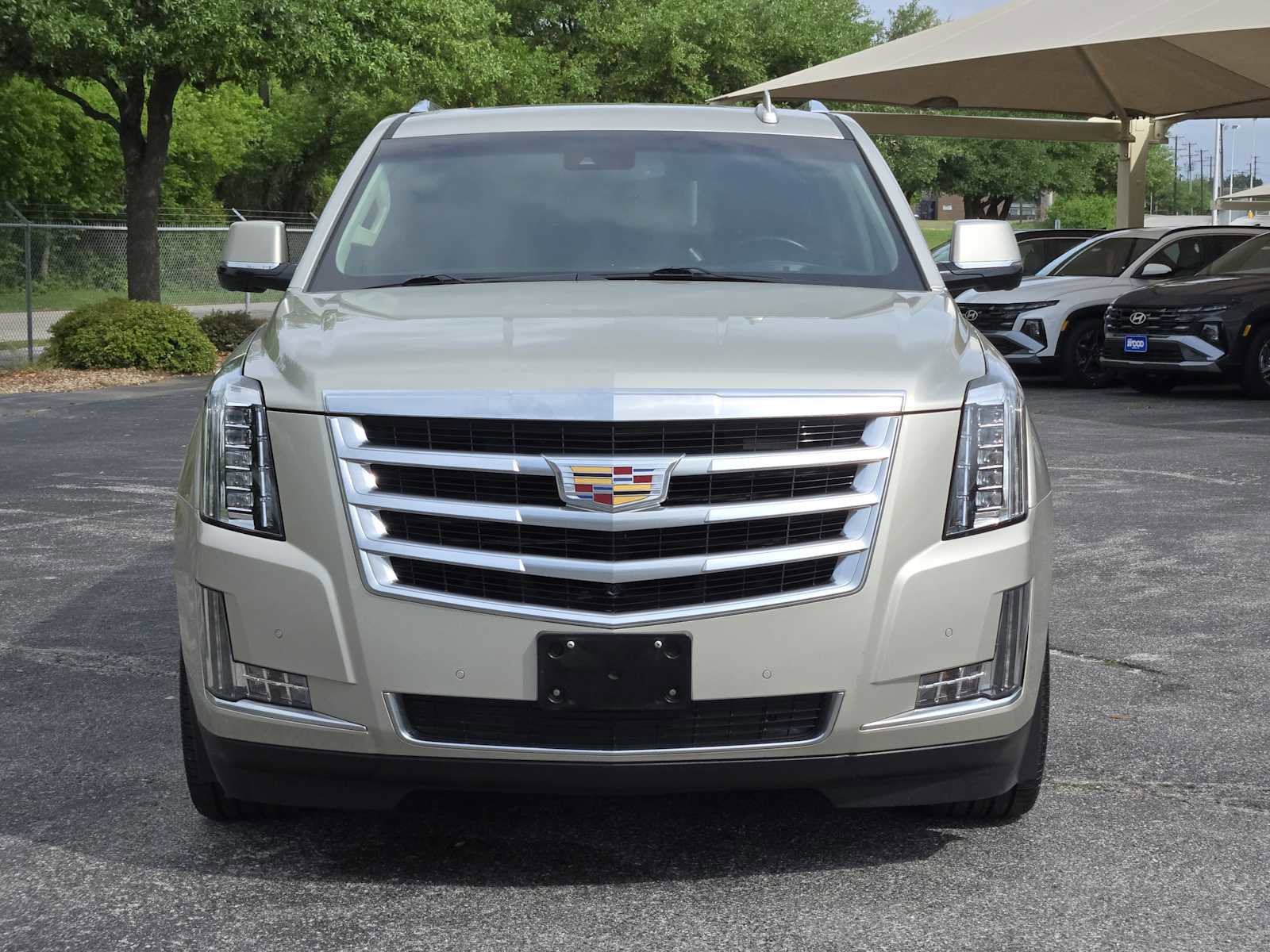 Used 2015 Cadillac Escalade ESV Luxury image 3