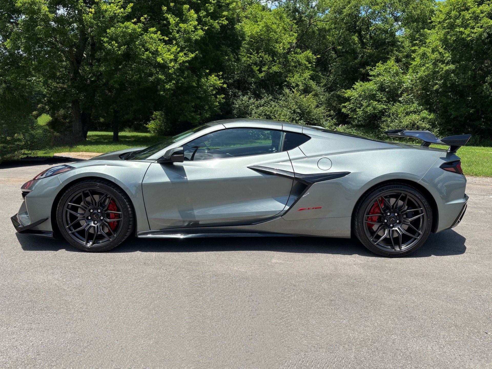 Used 2024 Chevrolet Corvette Z06 RWD image 8