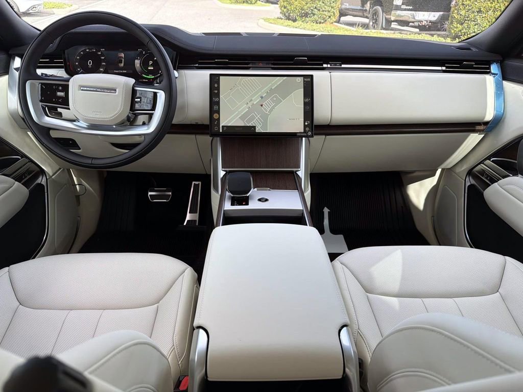 New 2026 Land Rover Range Rover SE image 14