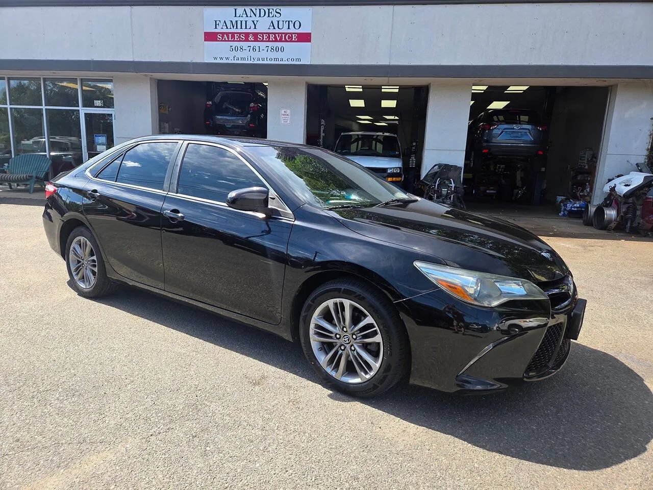Used 2015 Toyota Camry SE FWD image 29