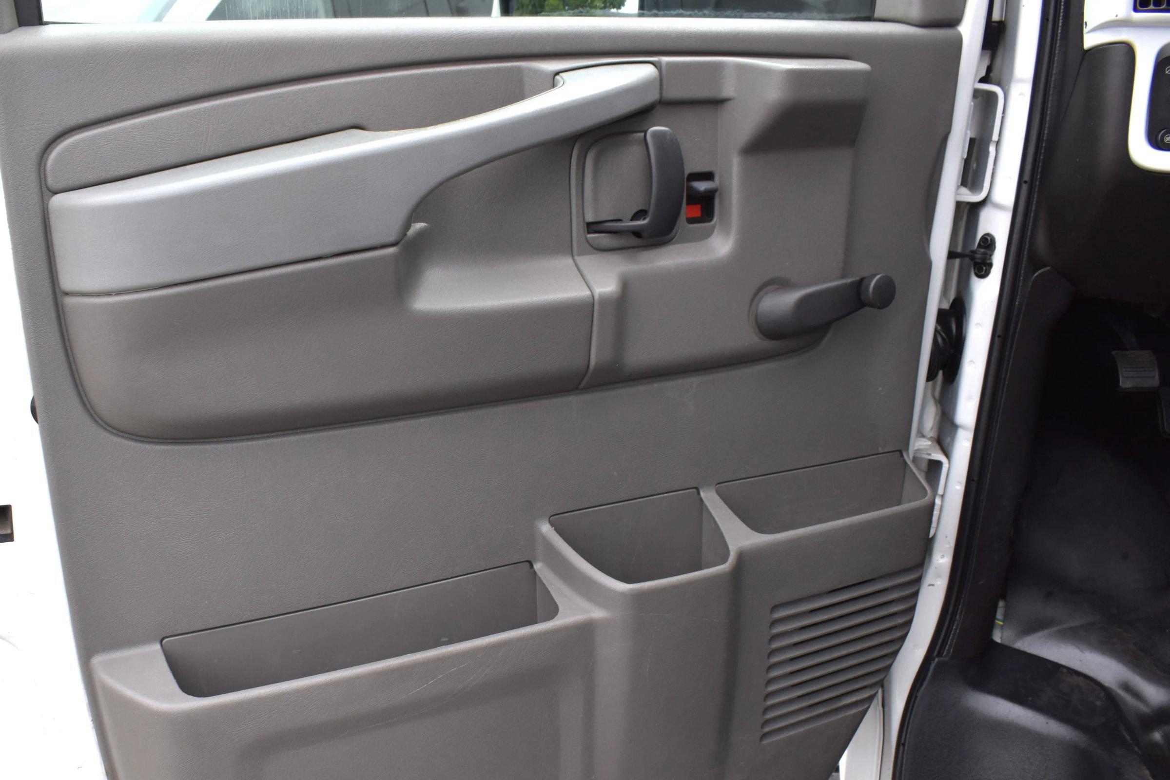 Used 2006 Chevrolet Express 3500 RWD image 43