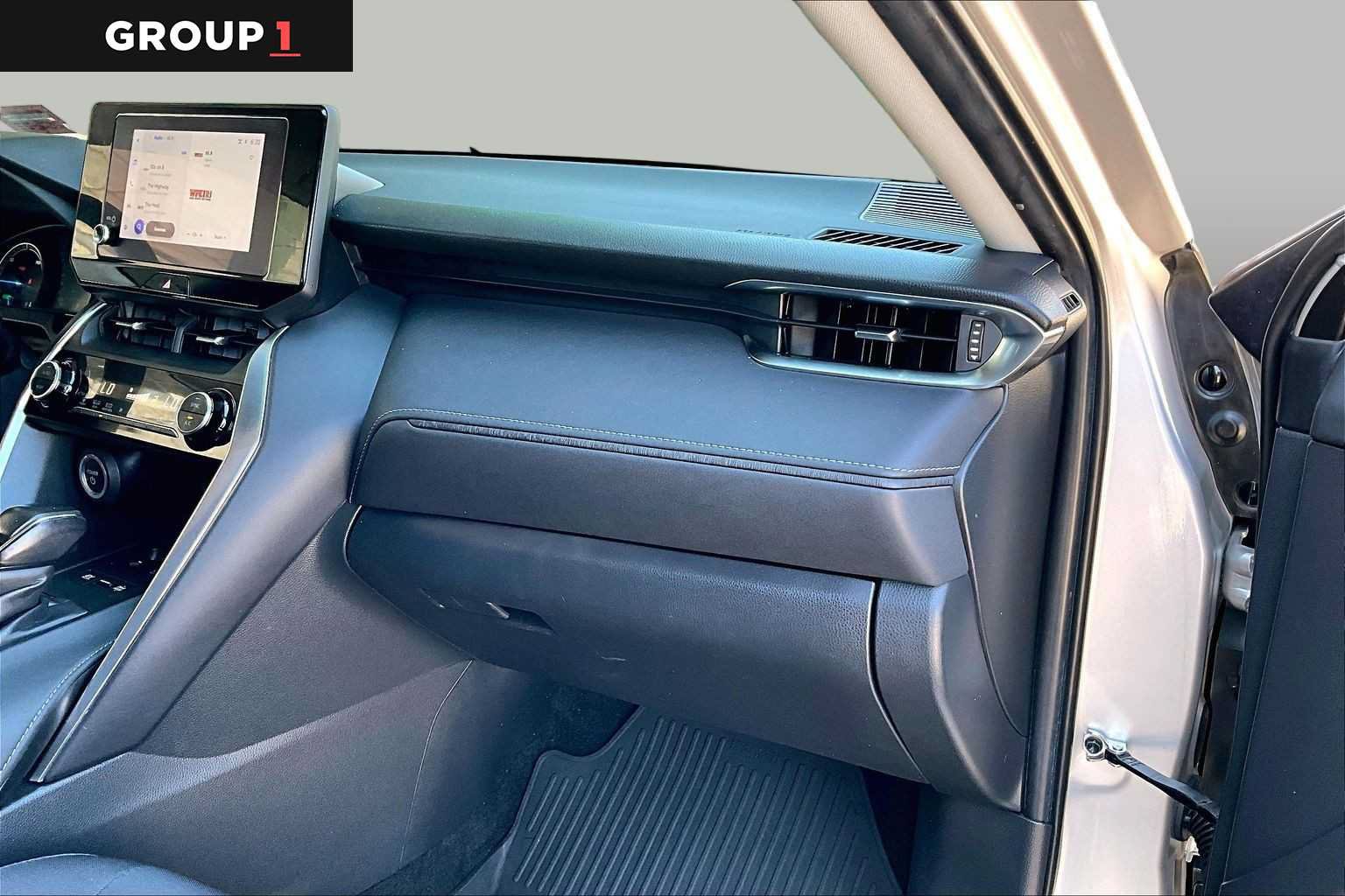 Used 2023 Toyota Venza LE AWD/4WD image 18