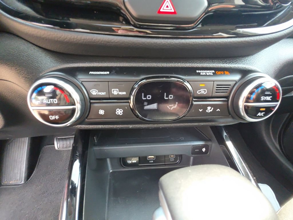 Used 2024 Kia Soul GT-Line w/ Option Group 020 FWD image 17