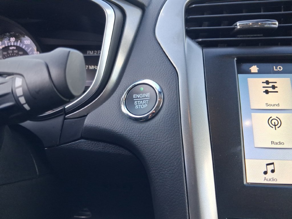 Used 2019 Ford Fusion SE FWD image 21