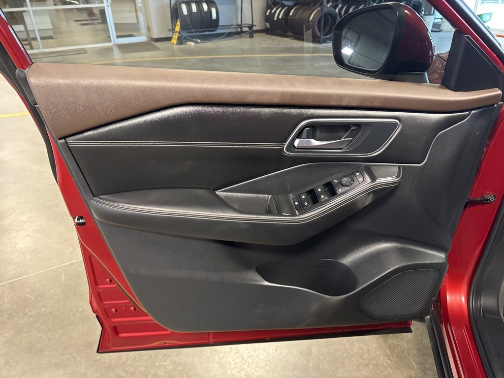 Used 2021 Nissan Rogue SV w/ Premium Package image 24