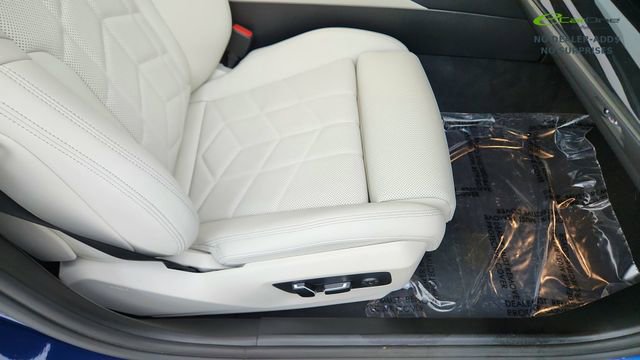 Used 2025 BMW i5 xDrive40 w/ Premium Package image 22