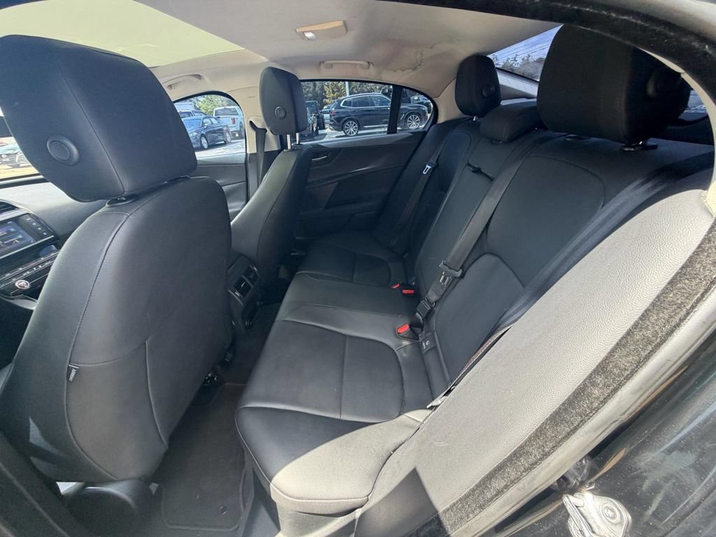 Used 2017 Jaguar XE Premium RWD image 11
