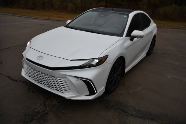 Used 2025 Toyota Camry XSE image 1