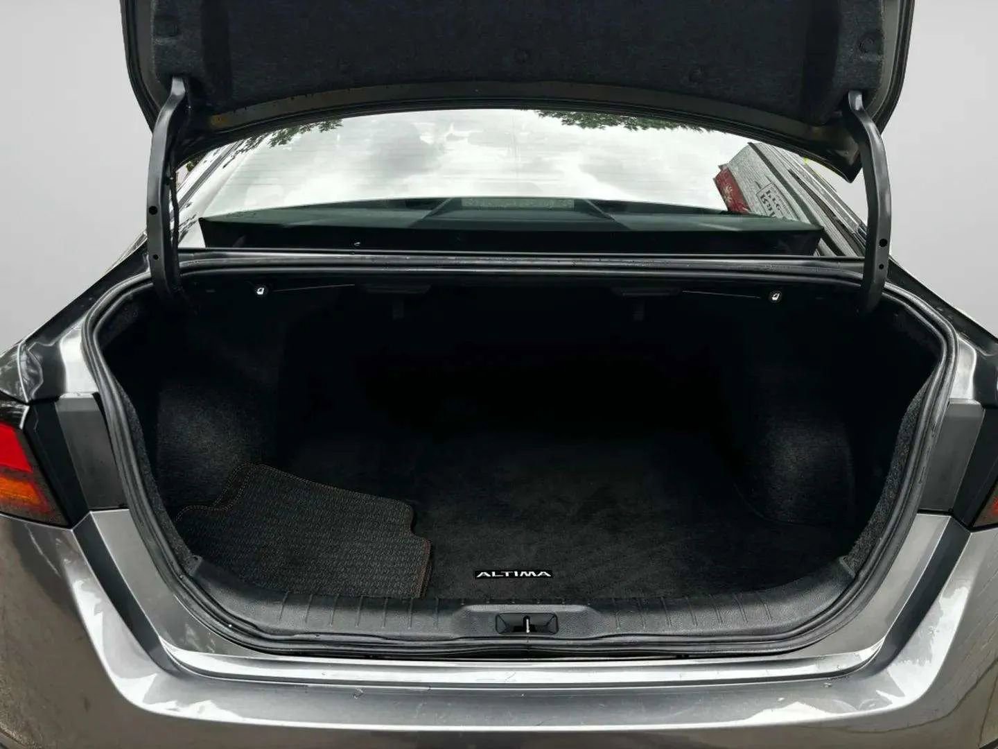 Used 2024 Nissan Altima 2.5 SR image 15