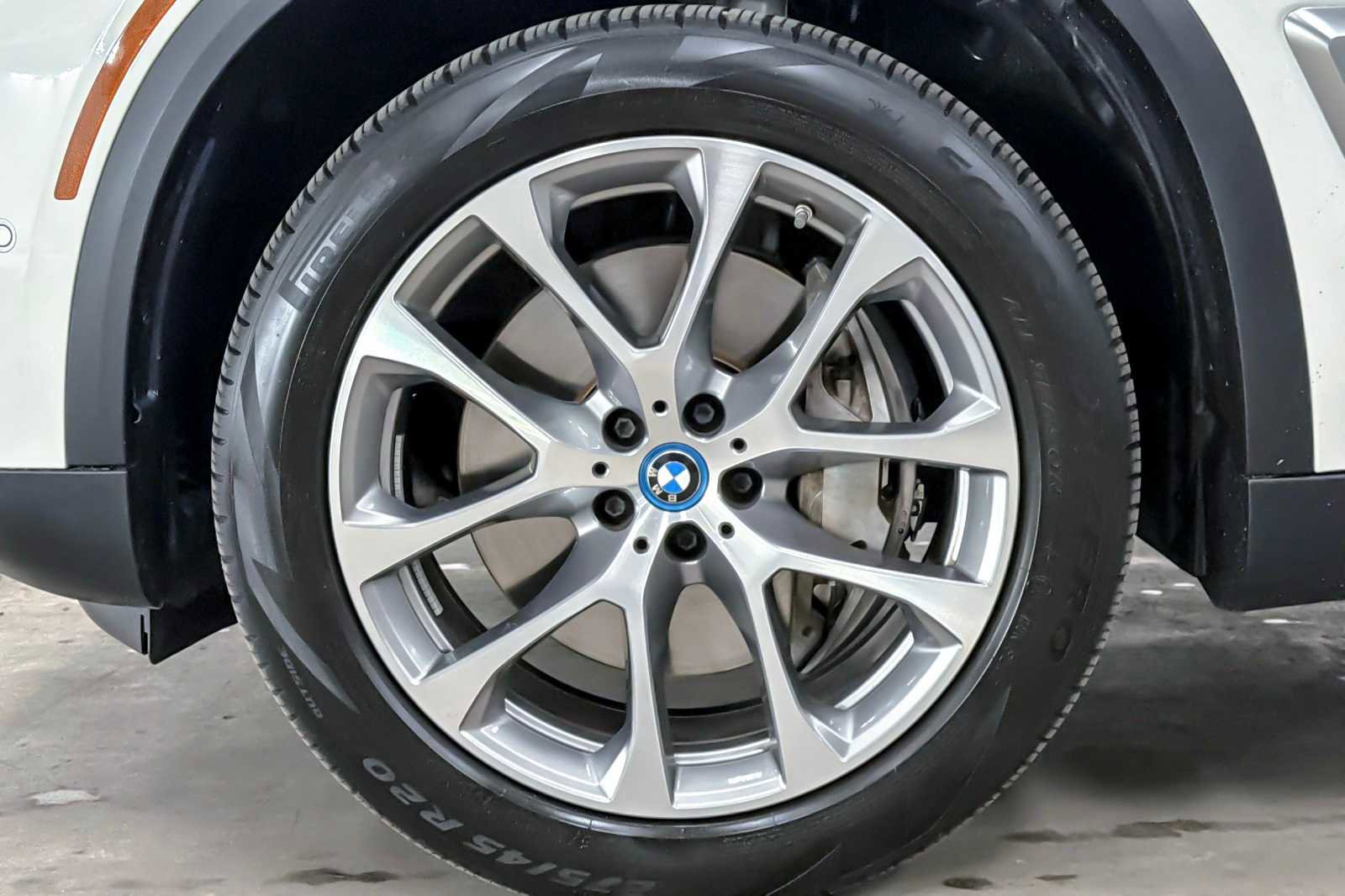 Used 2024 BMW X5 xDrive50e image 27