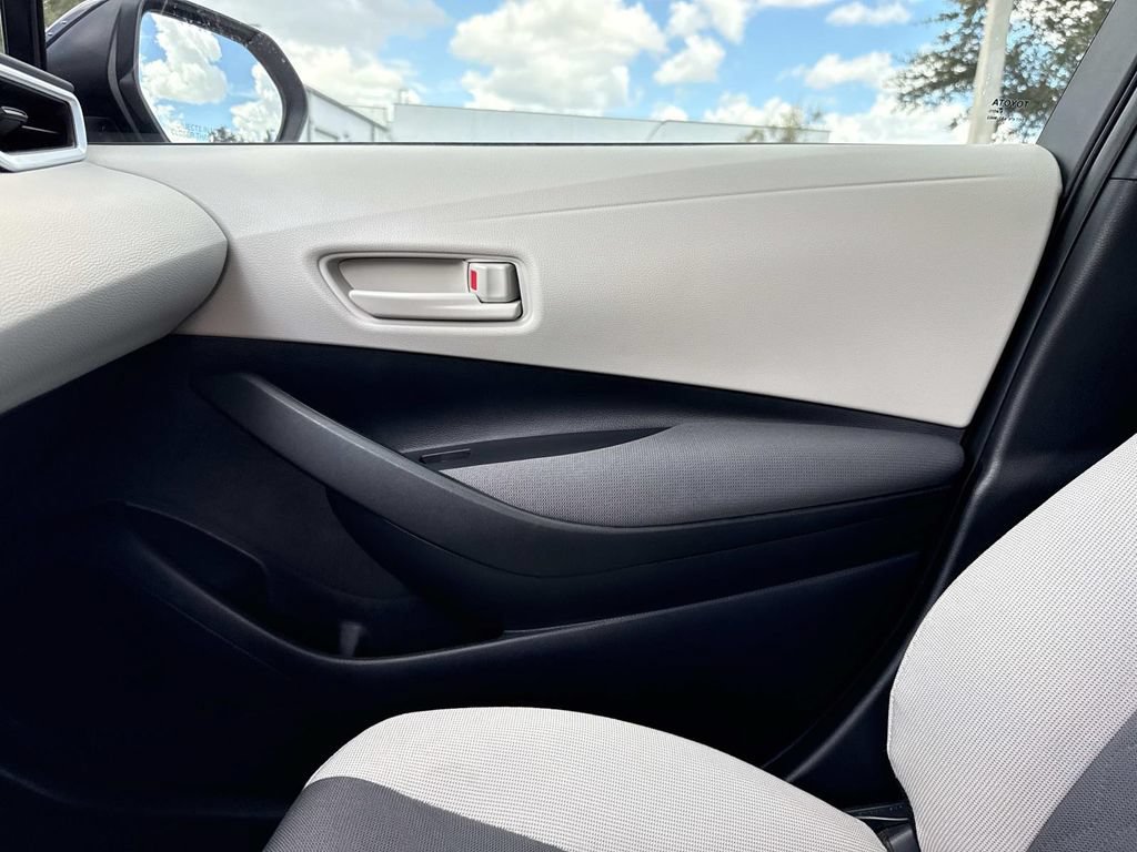 Used 2025 Toyota Corolla LE FWD image 25