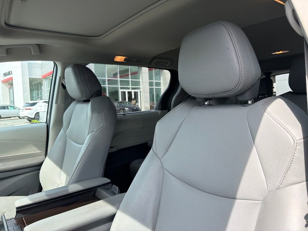 Used 2024 Toyota Sienna XLE w/ XLE Plus Package AWD/4WD image 9